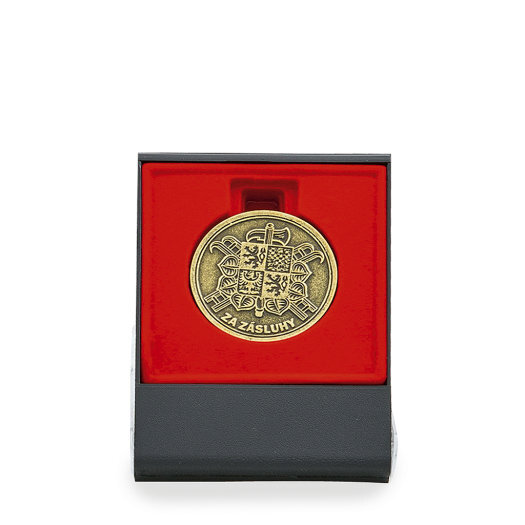 Pamätná medaila „Za zásluhy“ v etui